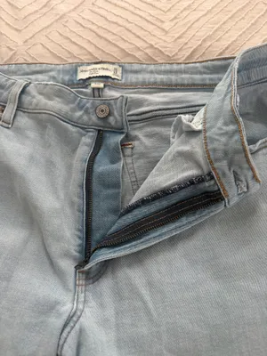 Abercrombie High-Rise Mom Jeans curvy love thumbnail 2