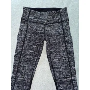 LULULEMON Women's Fit Physique Tight Pant‎ Jacquard Black White Mesh Gauge Sz 4 thumbnail 2