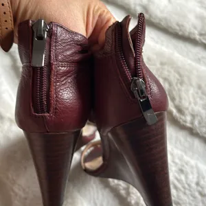 Sole Society Burgundy Leather Wedge Sandals Size 7 thumbnail 4