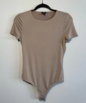 Express Tan Fitted Bodysuit Short Sleeve Crew Neck thumbnail 1