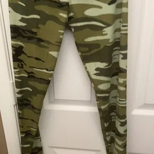 FINAL MARKDOWN J village junior camo leggings o s f m thumbnail 2