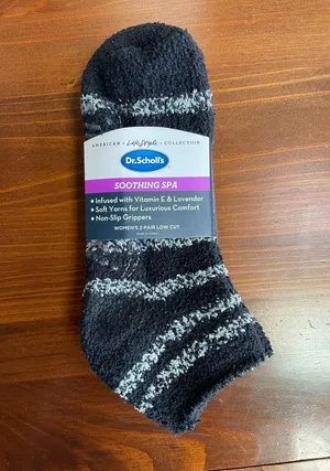New Dr. Scholl's 2 Pair Black Low Cut Soothing Spa Socks Size 4-10 thumbnail 1