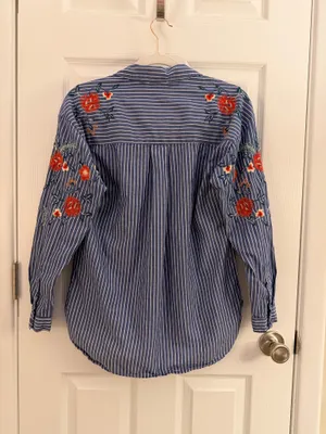 BeachLunchLounge Blue Striped Floral Embroidered Button Down Shirt Small thumbnail 2