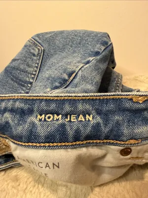American Eagle Mom Jean Distressed Knee Holes Size 6 thumbnail 4