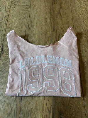 Lululemon graphic top  thumbnail 3