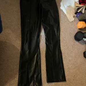 Abercrombie pleather pants split leg 0‎ thumbnail 3