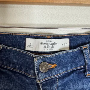 Abercrombie & Fitch Women's Distressed Denim Shorts Dark Wash Size 4 thumbnail 3