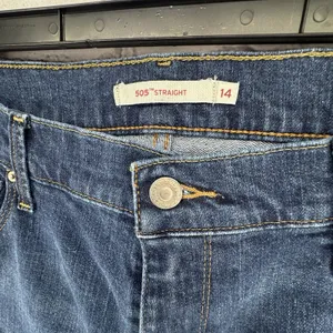 Levis 505 Jeans Womens 14 Blue Straight Leg Stretch Denim Mid Rise Classic thumbnail 3