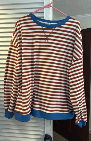 Amazon Sweatshirt  thumbnail 1