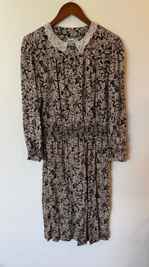 VTG Taurus II Long Sleeve Lace Trim Smocked Waist Midi Dress Floral Black 12 thumbnail 1