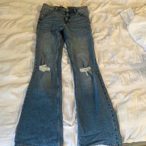 Zara flared ripped jeans thumbnail 4