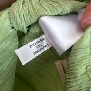 Madewell Crinkled Crepe Notched V-Neck Top Small Short Sleeve Green Button Up thumbnail 5