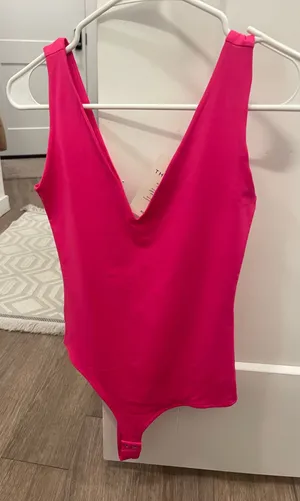 NWT Amazon bodysuit deep v Pink thumbnail 1
