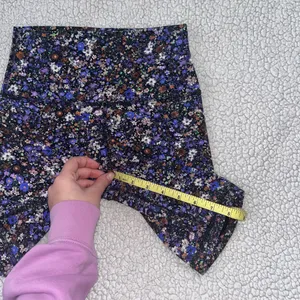 Lululemon Align High Rise Shorts thumbnail 9