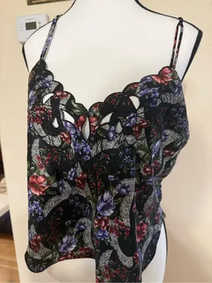 VTG Victoria’s Secret Floral Cutout Camisole Medium Gold Label Tank Top Y2K Cami thumbnail 2
