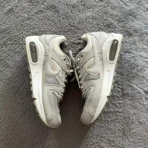 Nike Air Max 90 Women's Casual Sneakers thumbnail 3