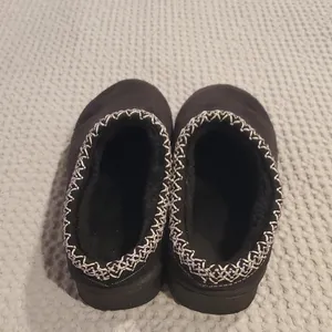 Black Mule-Style Clogs with Plush Fabric and Sturdy Sole (31) thumbnail 3