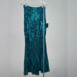 Lulus women’s size M Emerald Sequin Strapless Dress & Matching Top Set NWT(E8)✨ thumbnail 4