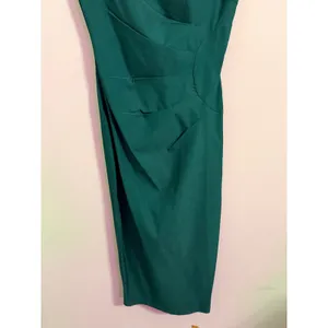 MUXXN Women's Emerald Green V Neck‎ Ruched Sheath Midi Dress Size M thumbnail 2