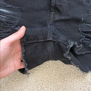 LEVI’S 501 Black Distressed Rip Raw Hem Denim Shorts Size 25 thumbnail 6