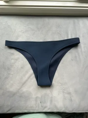 bikini bottoms thumbnail 1