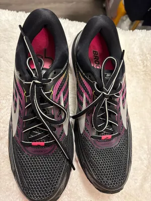 Brooks black and white Sneakers Running shoes Sz. 8 thumbnail 1