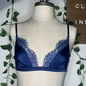 Victoria’s Secret Lacey Bralette thumbnail 1