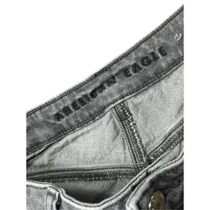 American Eagle Gray Distressed Mom Jeans Size‎ 10 short thumbnail 8