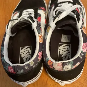Vans Unisex Old Skool Sneakers Multicolor Black Floral Suede Low Top thumbnail 6