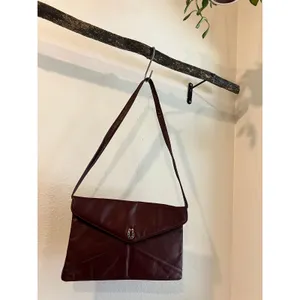 Vintage Justin Burgundy Genuine Cowhide Leather Horseshoe Detail Shoulder Bag thumbnail 14
