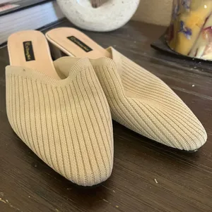 Low Heel shoes Size 7.5 thumbnail 1