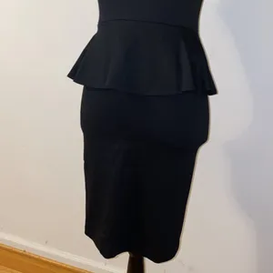 Alice + Olivia Bateau Neckline Peplum Towork Mini Black Dress Size 2 thumbnail 3