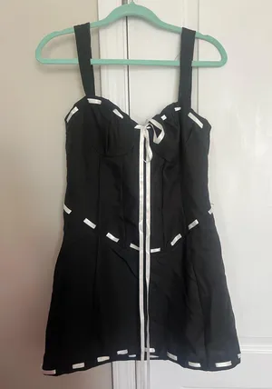 Pretty Little Thing Black Ribbon Twill Contrast Bodycon Dress thumbnail 1