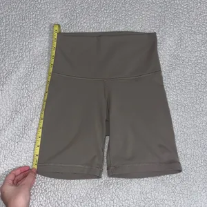 TNA Bike Shorts Aritzia High-Rise thumbnail 10