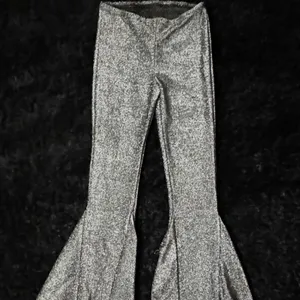 🎃🩷5 for‎ $25 *NWOT*Women’s XS silver sparkly disco/bell bottom costume pants thumbnail 2