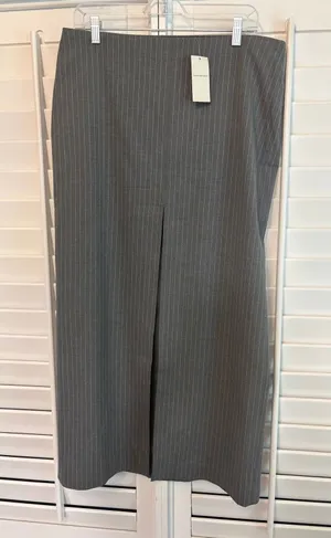Abercrombie &‎ Fitch Gray And White Stripe Pinstripe Midi Skirt Size Medium thumbnail 1