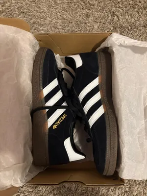 Black Adidas Spezial  thumbnail 2