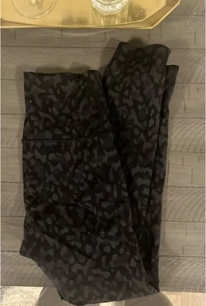 Lululemon Wunder Under Leggings 25" thumbnail 3