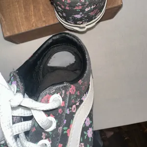 Vans • Liberty Floral Ditsy Low Top Sneakers Size 6 thumbnail 5