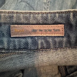 Citizens of Humanity | Boyd Uber Low Rise Rocker Flare Jeans Light Wash Size 27 thumbnail 10
