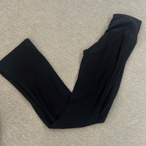 Offline by Aerie Black High-Waisted wider Leggings size Medium thumbnail 3