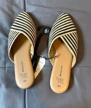Sandals  thumbnail 1