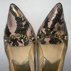 Michael‎ Kors Heels Snake Skin Leather 2" Kitten Heels MK Logo Chain Women's 8M thumbnail 4