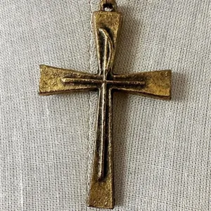 Vintage Gold-Tone Textured Cross Pendant Necklace thumbnail 5