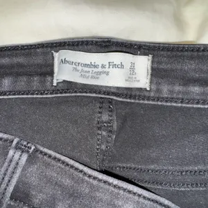 Abercrombie & Fitch the Jen Legging: mid rise thumbnail 4