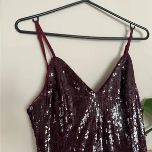 BNWT Forever21 Sequined maroon mini dress thumbnail 2