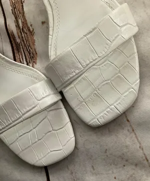 Zara Alligator Embossed White Strappy Heeled Sandals thumbnail 8