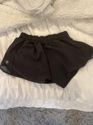 Lululemon Hotty Shorts Low-Rise Lined 2.5" Black thumbnail 2