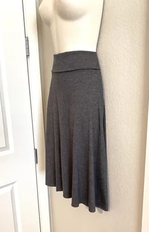 Like new gray stretchy comfortable skirt. thumbnail 2