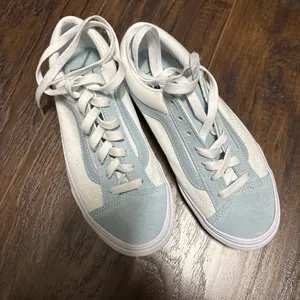 Vans Women's Winter Sky/True White Old Skool Low-Top Sneakers Size 6 NWOT thumbnail 2